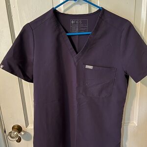 Figs Catarina scrub top in medium.